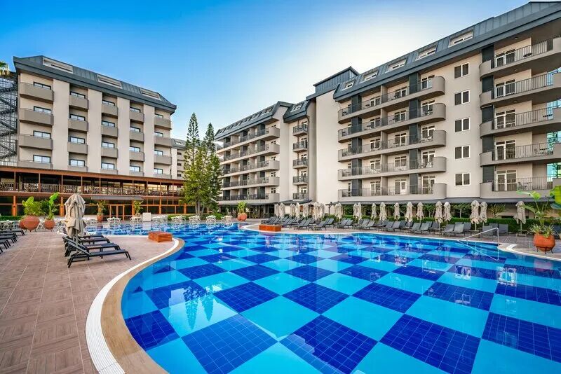 Kaia Coracesium (ex. Villa Sunflower Beach Hotel) – Zwembad met blauwe tegels, Konakli