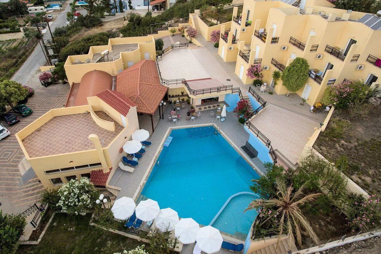 Melissa – Zwembad vanuit de lucht, Matala