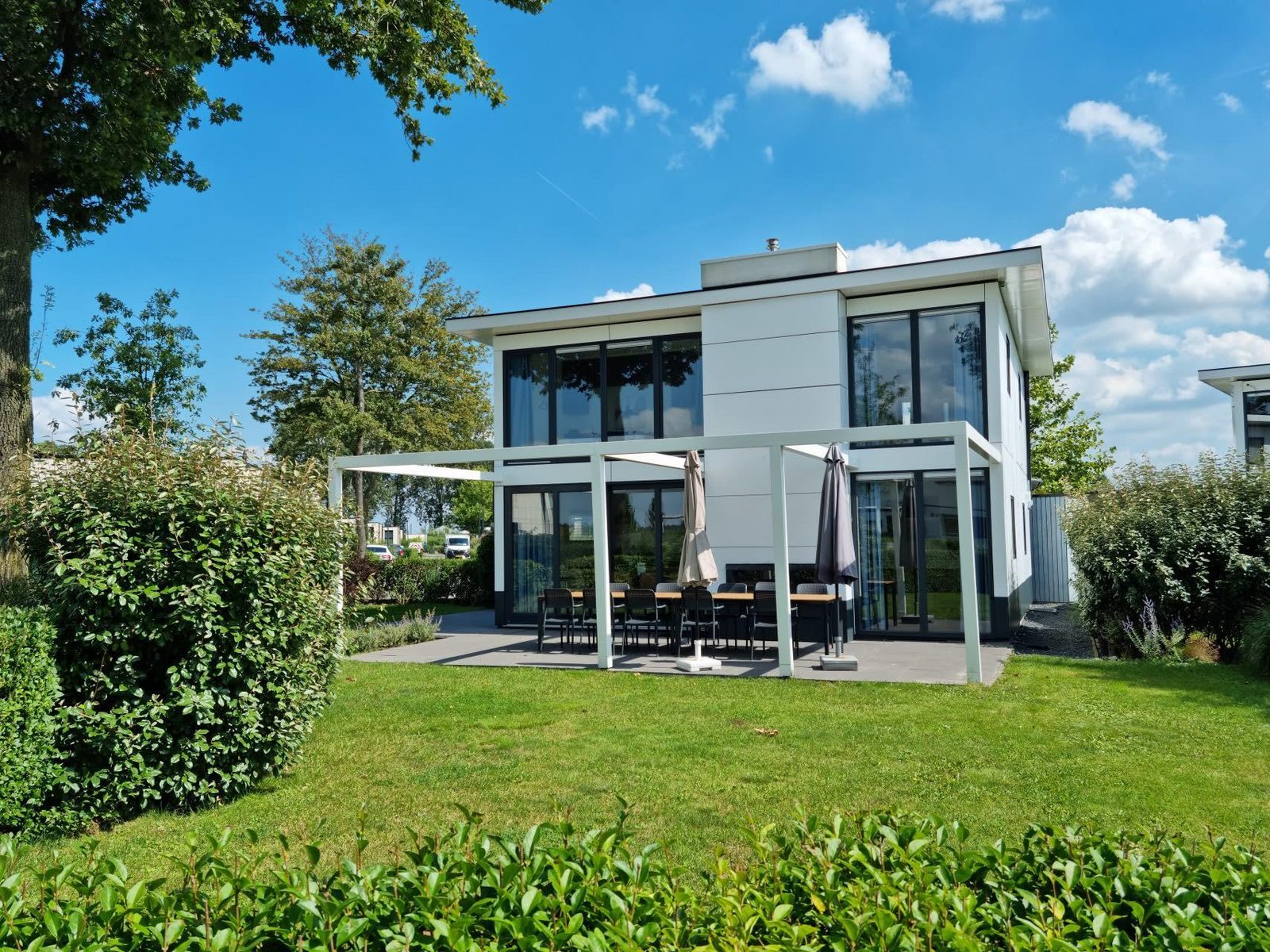 Bad Hulckesteijn · Cube Magnifique 10