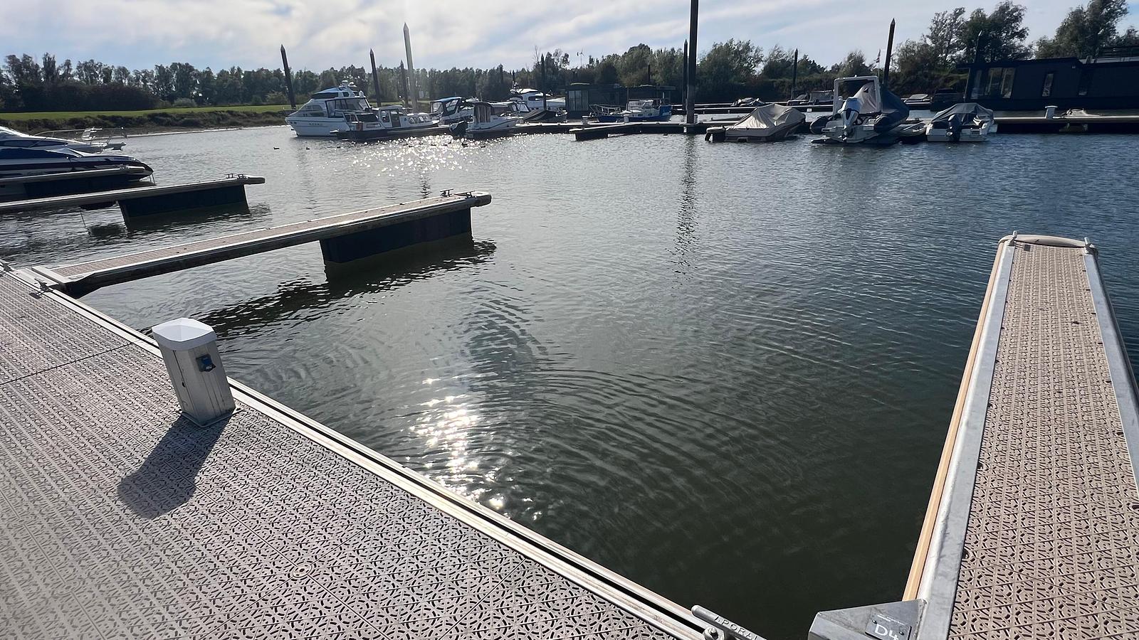 Marina Strandbad · Ligplaats jachthaven 8x3 meter cover