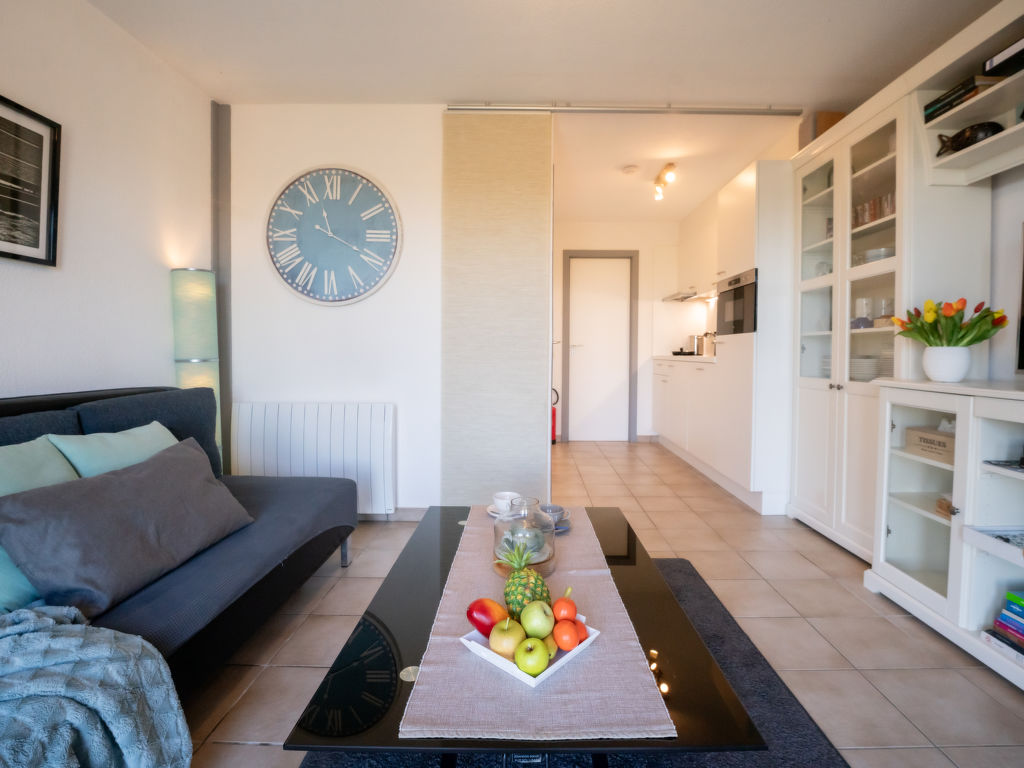 Giuliott with parking and shared pool