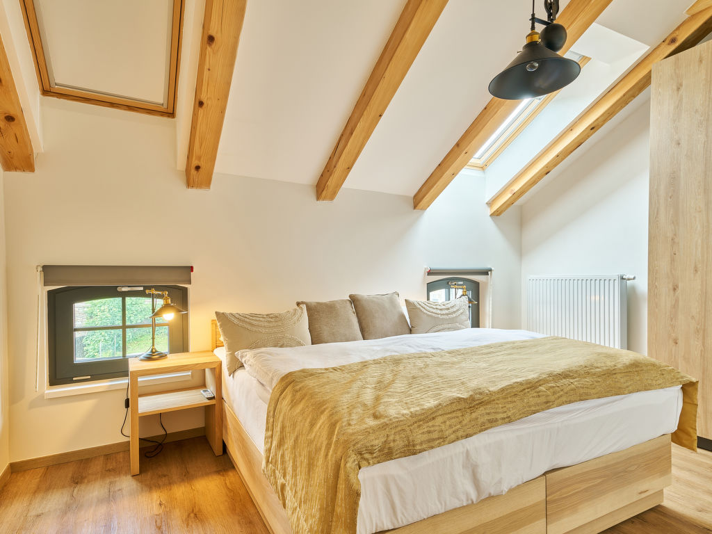 Luxury Mountain Attic with AC & Netflix