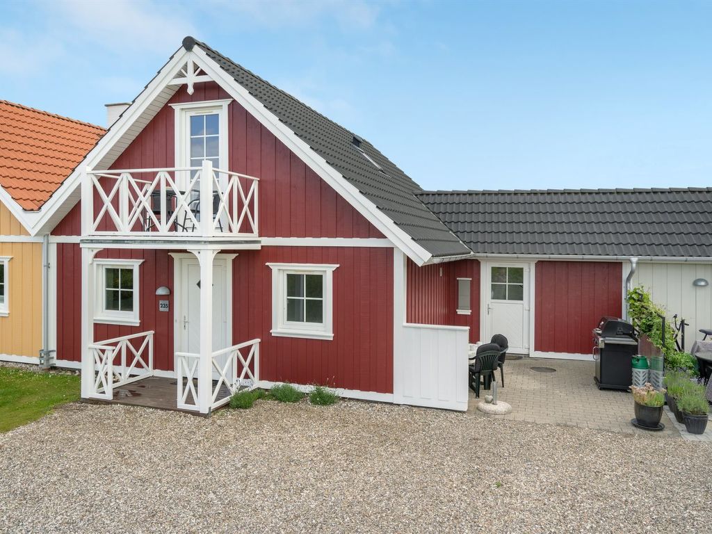 "Eike" - 250m from the sea