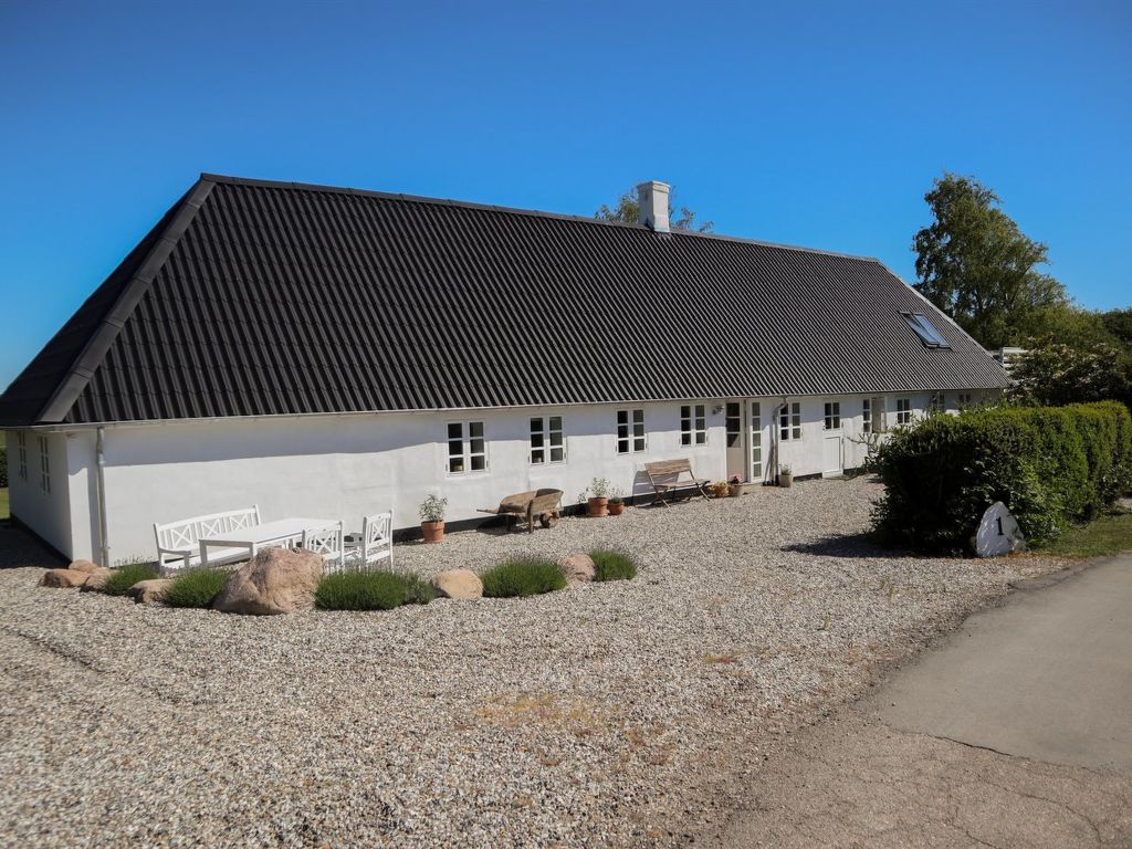 "Harre" - 300m from the sea