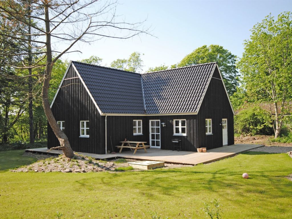 "Mandana" - 10km to the fjord