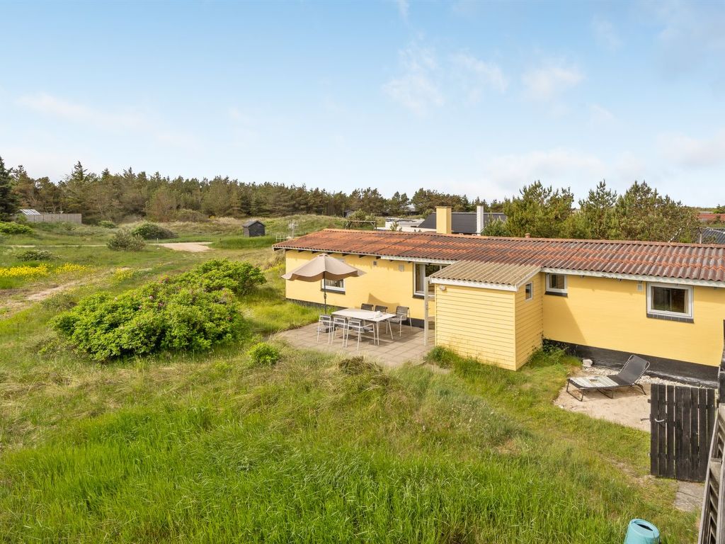 "Suki" - 650m from the sea