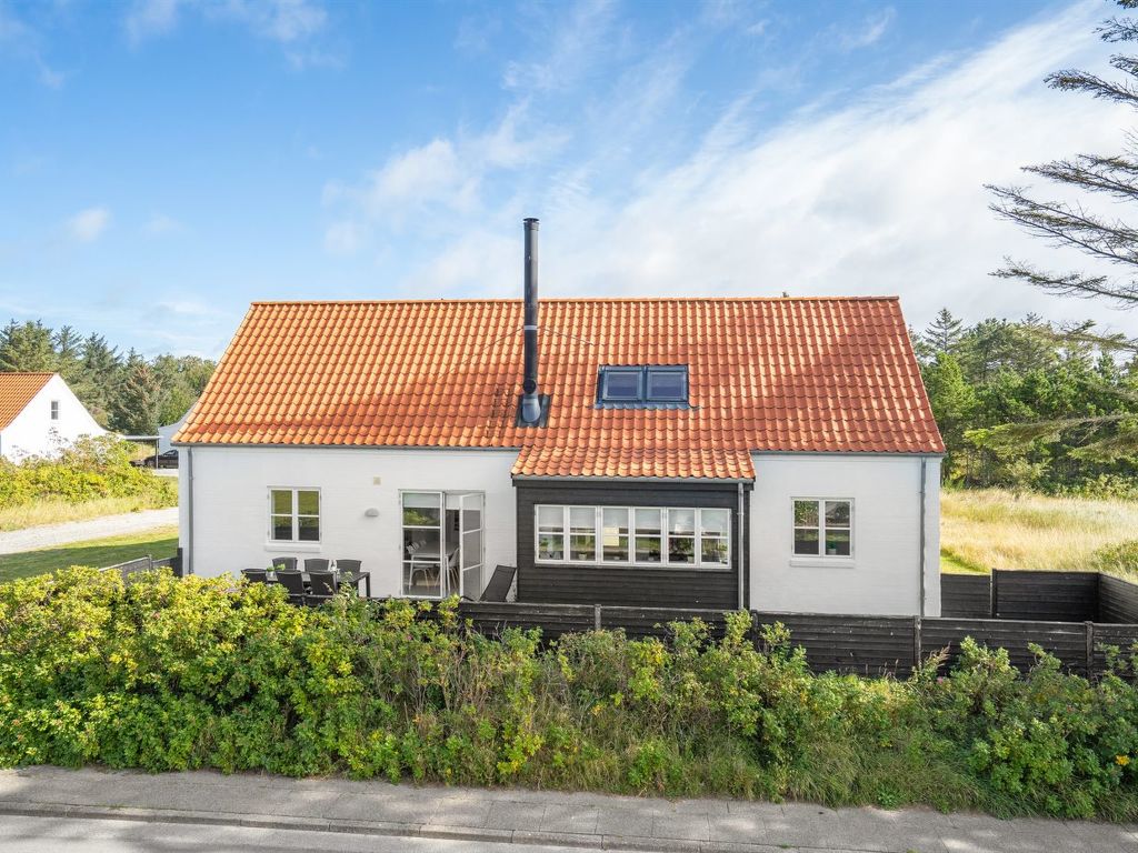 "Henke" - 500m from the sea
