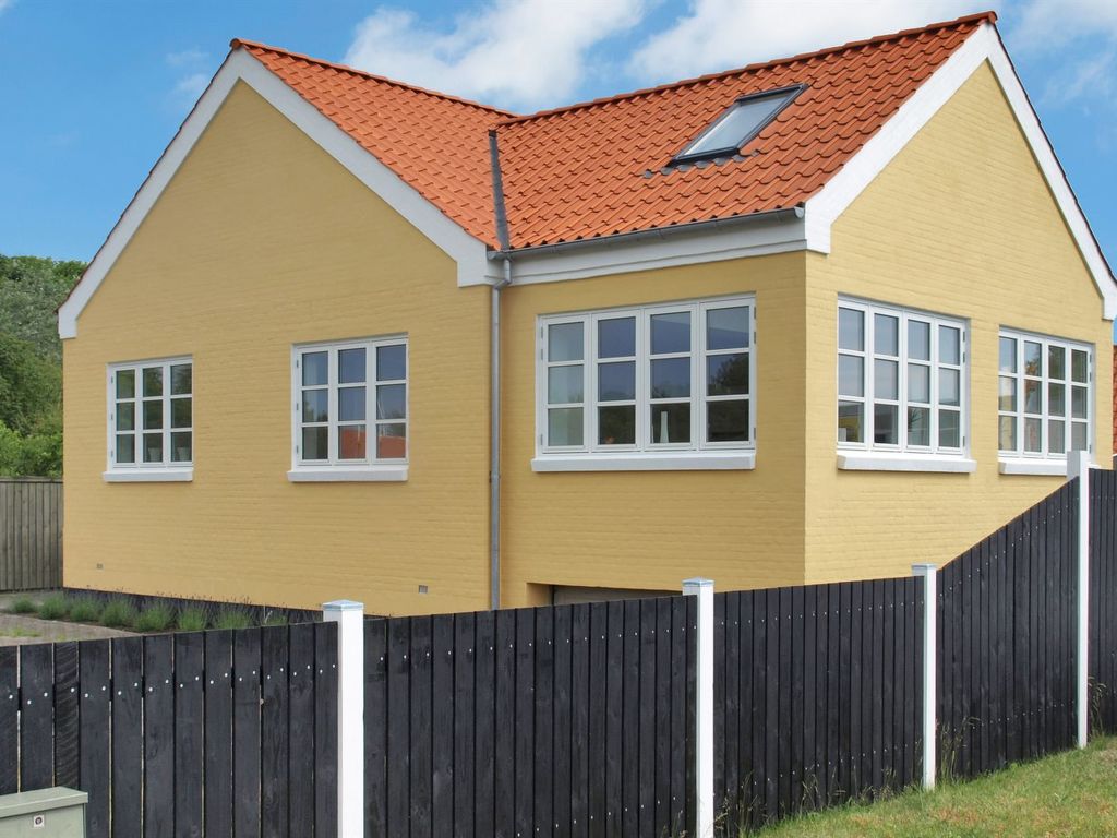 "Janes" - 400m from the sea