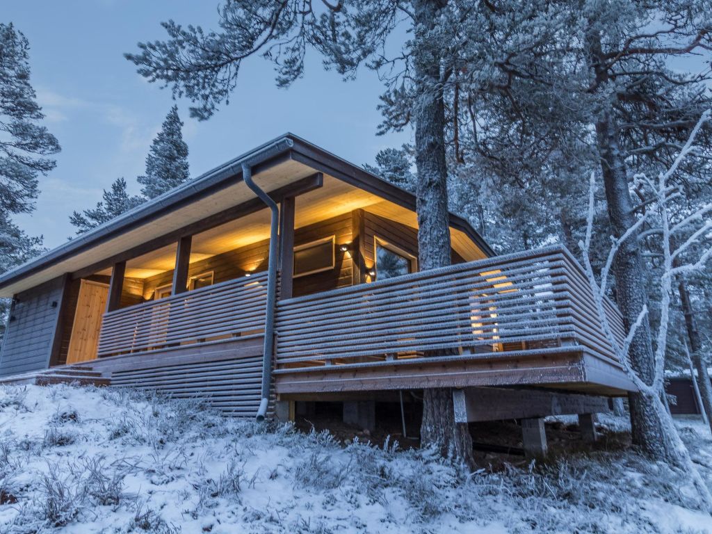 Kelokaltiokylän maja 22
