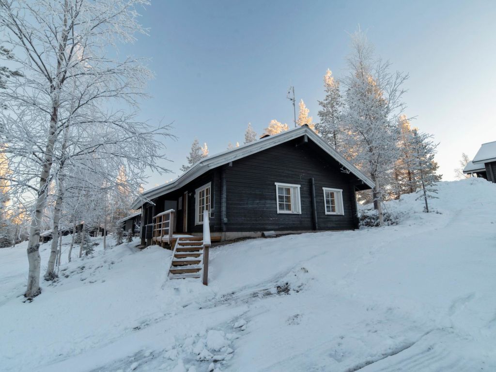 Lomaylläs maja, palovaarankaarre 6 a