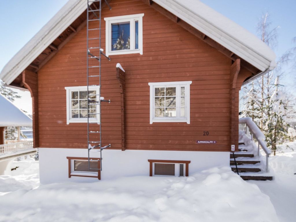 Aurinkoalppi 11a paritalon yläkerta