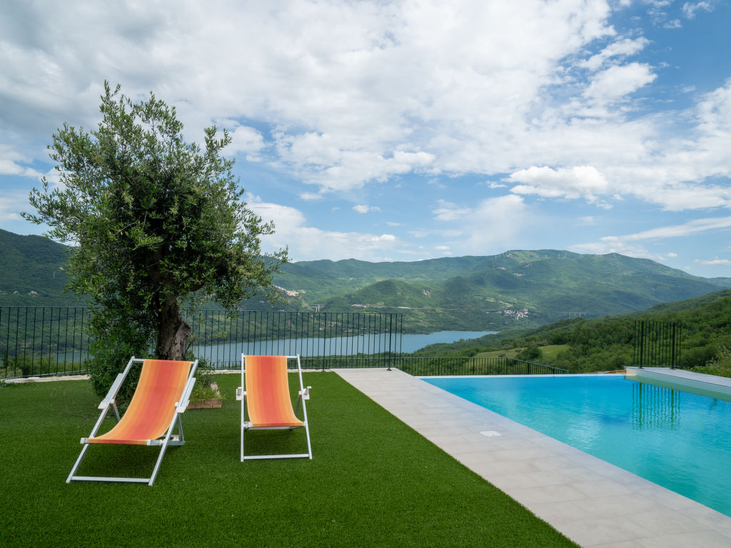 Bomba vista lago 8