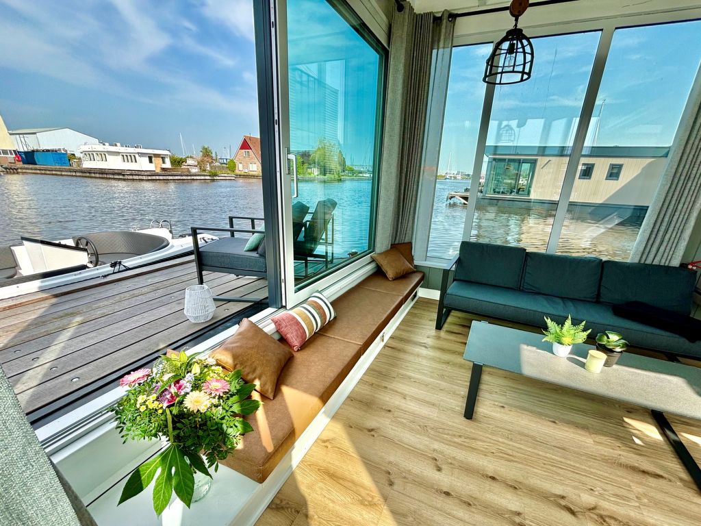 Harboursuite Woudsend incl. motorboot