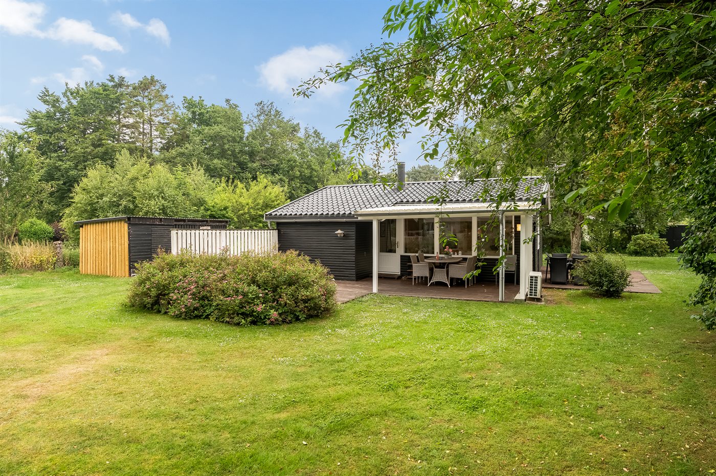 Leopardvej 8, Hals