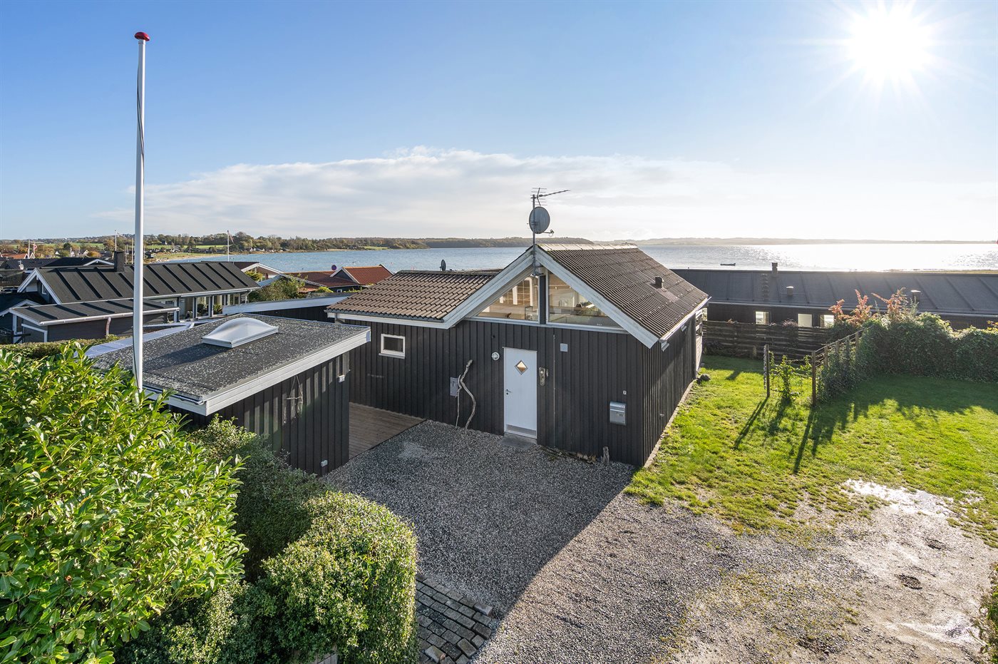 Svinget 7, Rønde cover