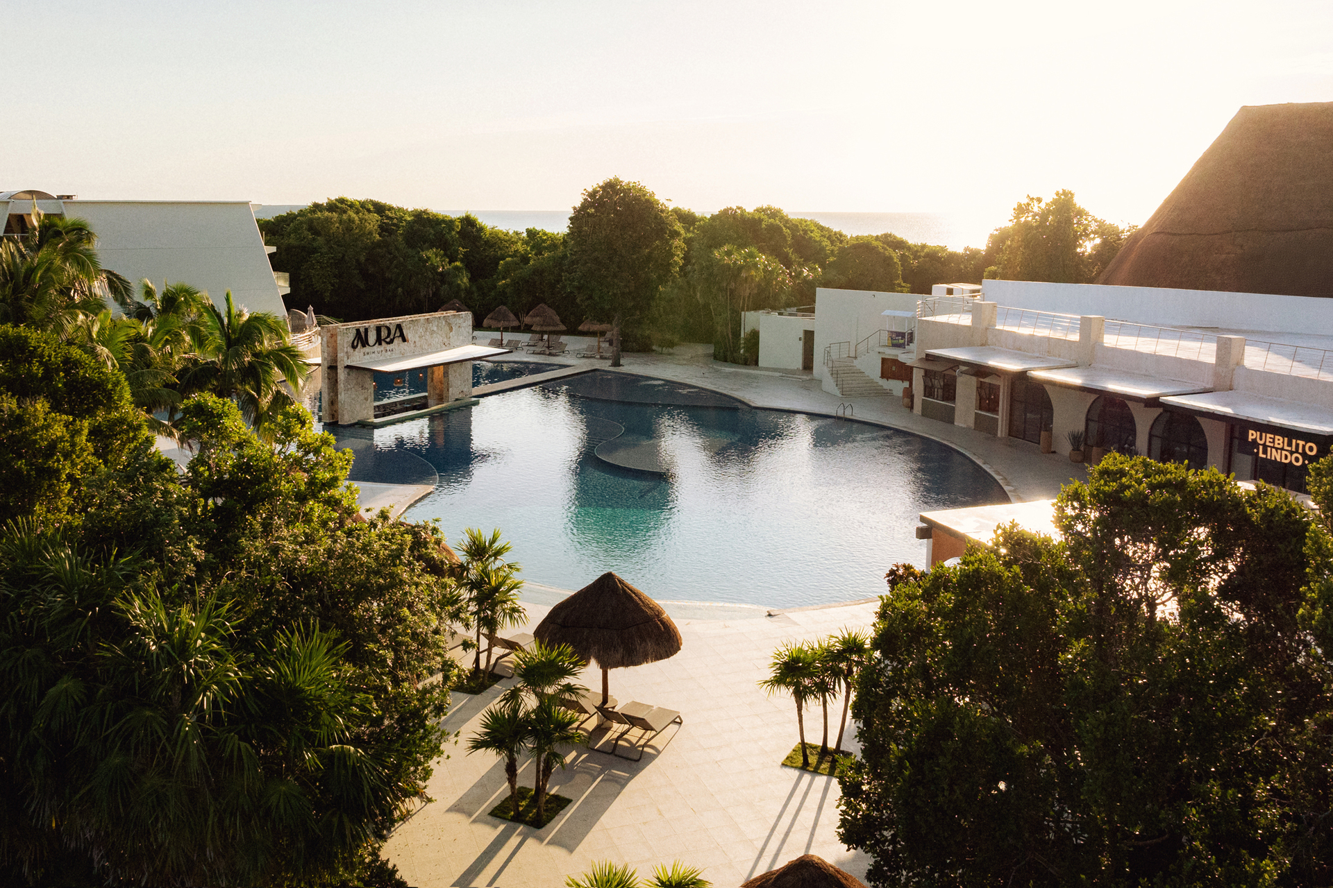 Grand Sirenis Riviera Maya Resort & Spa – Zwembad bij zonsondergang, Akumal