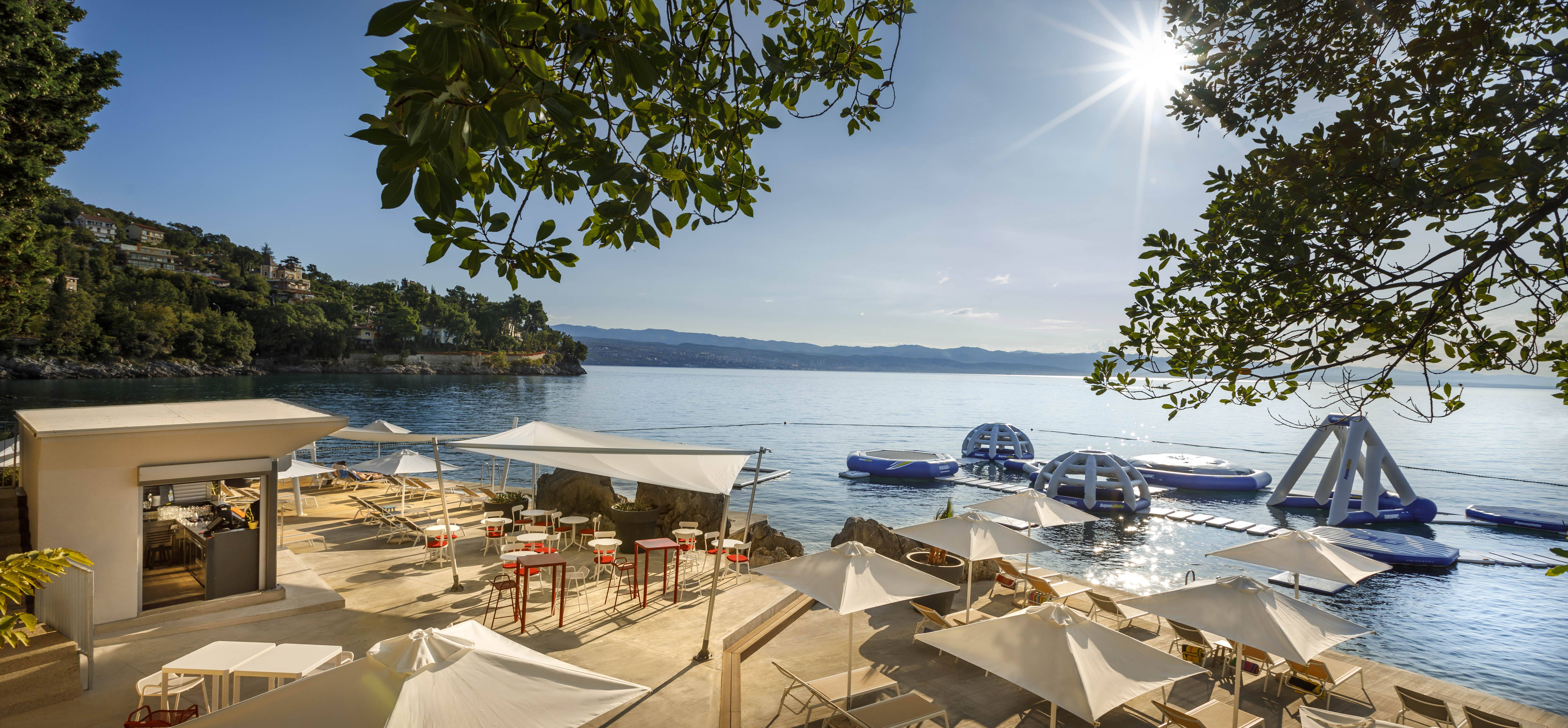 Hotel Icici – Strandterras met parasols, Opatija