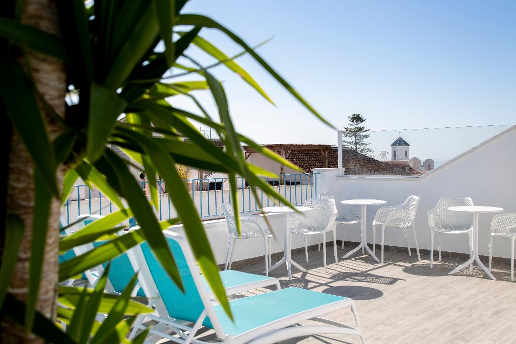 Nerja Casual Rooms – Terras met stoelen, Nerja