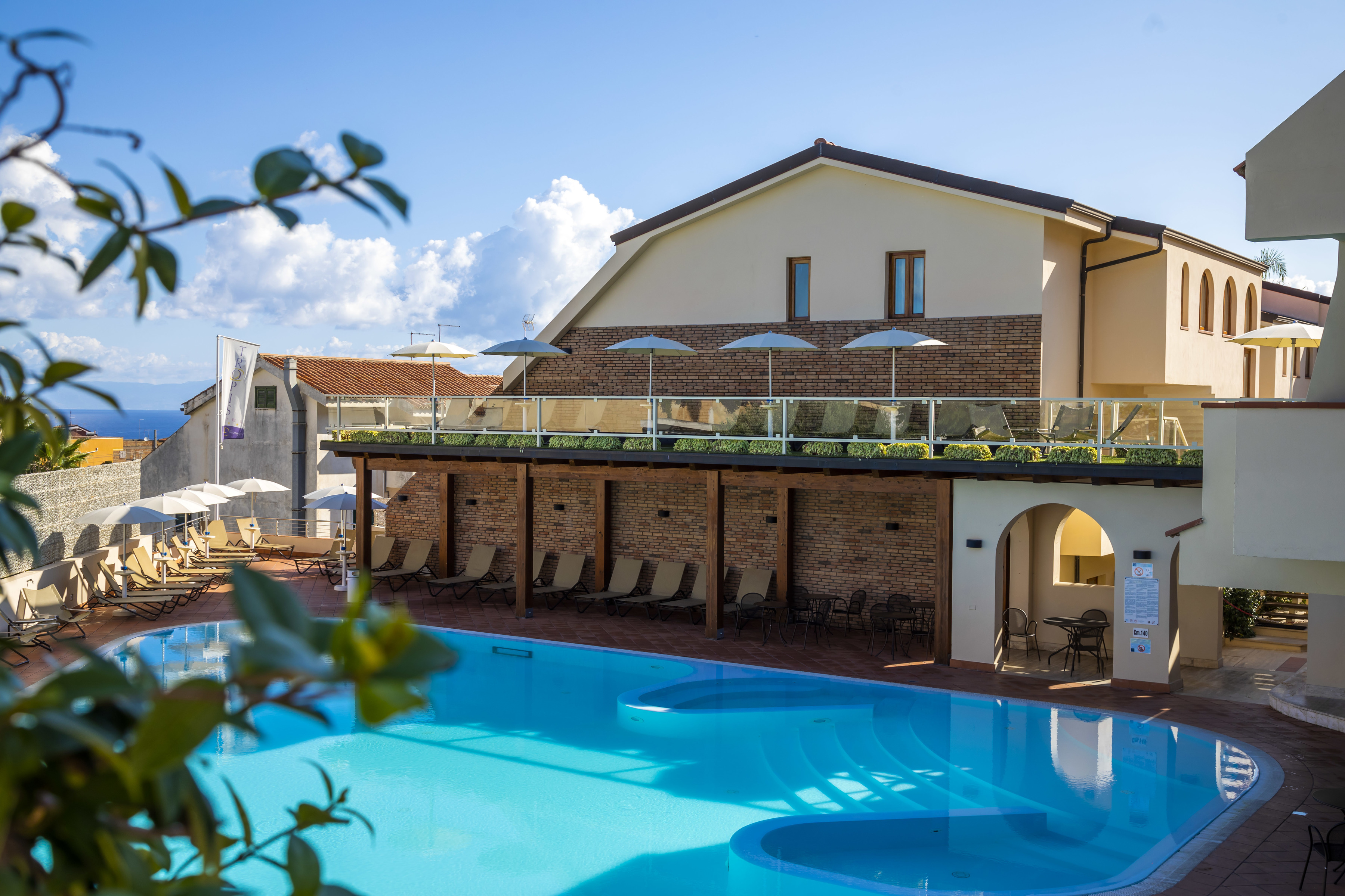 Hotel Tropis – Zwembad met terras, Tropea