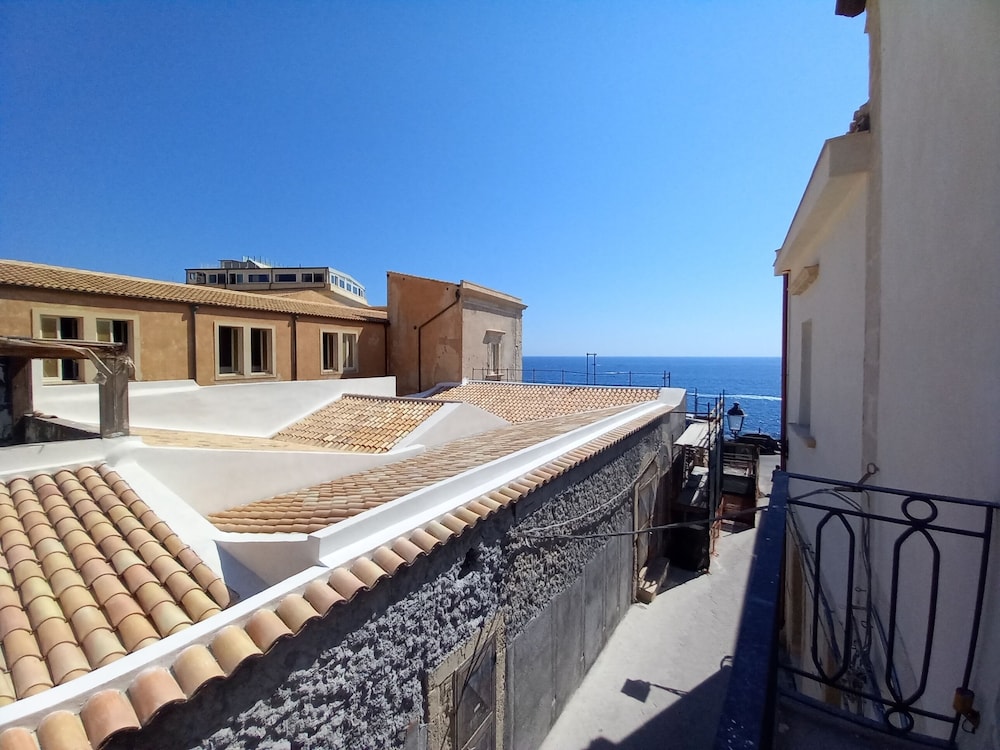 Lanterne Magiche Ortigia – Daken met zeezicht, Siracusa