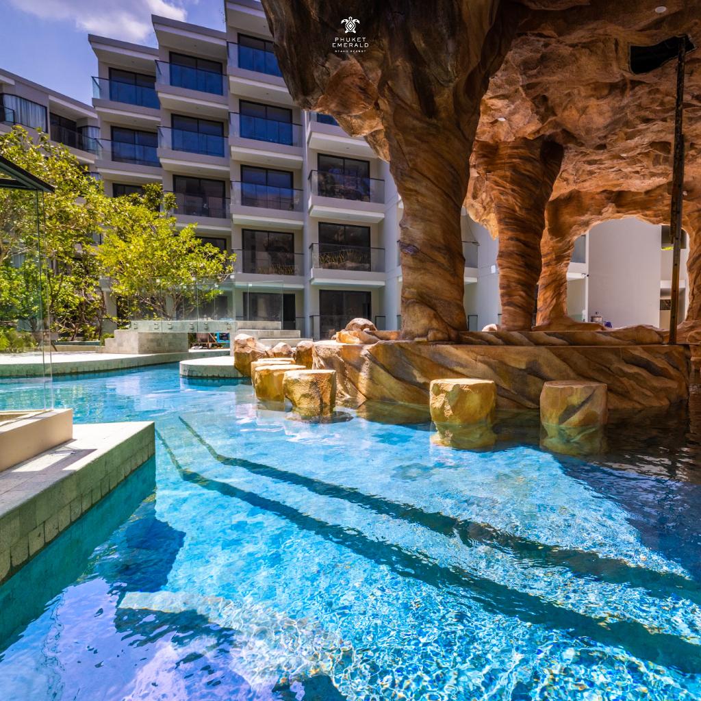 Phuket Emerald Beach Resort – Zwembad met rotsen, Karon Beach