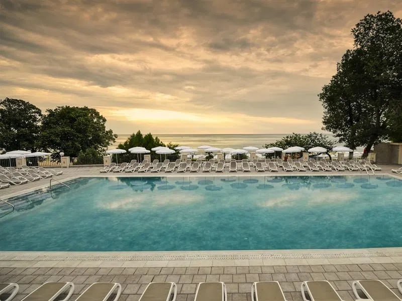 Grifid Vistamar – Zwembad bij zonsondergang, Golden Sands