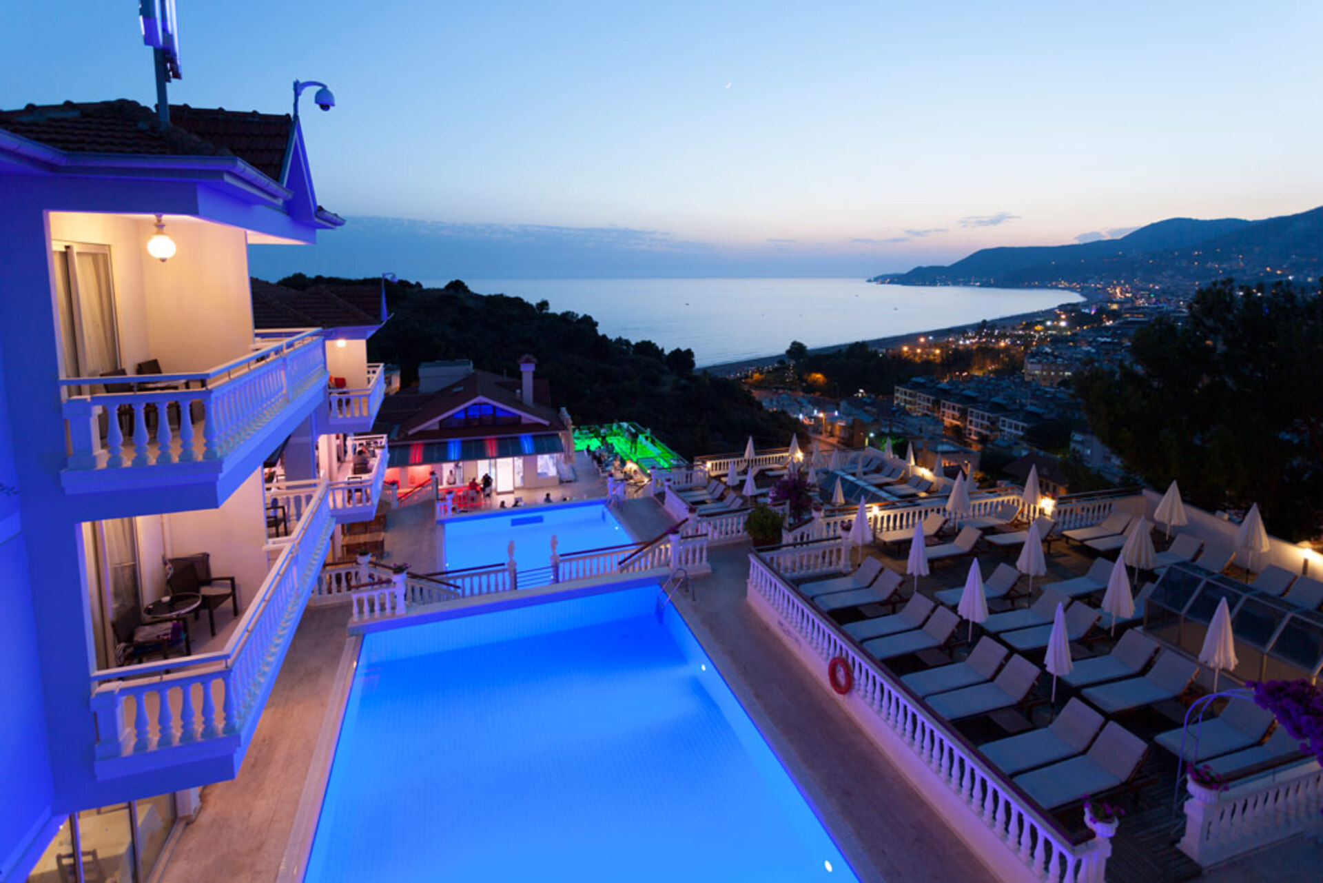 Sunny Hill Alya Hotel – Zwembad bij avond, Alanya