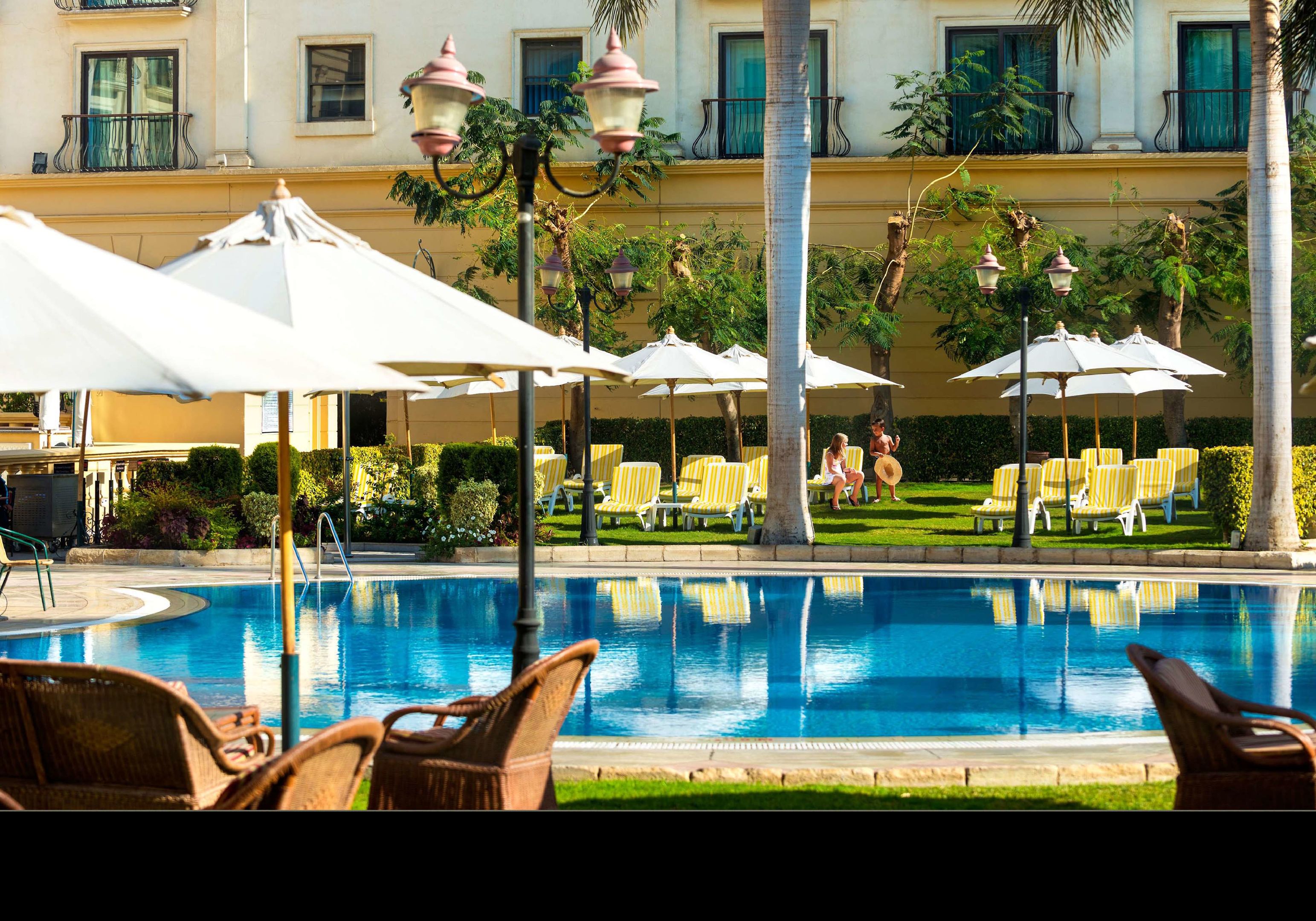 Concorde el Salam Hotel Cairo by Royal Tulip – Zwembad met parasols, Caïro
