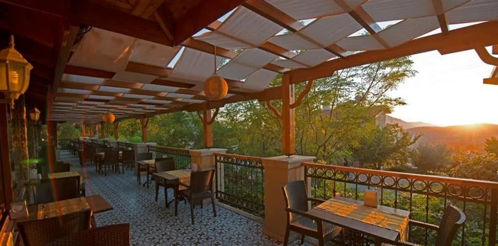 Perdikia Hill – Terras restaurant, Ovacik