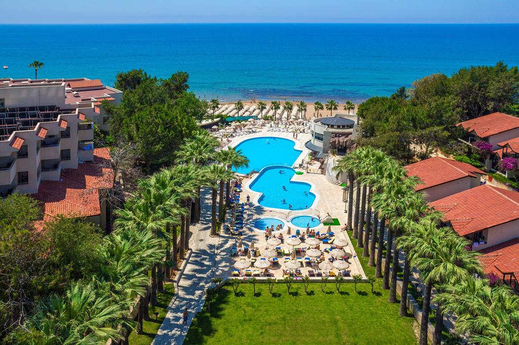 Melas Holiday Village – Zwembad met palmenlaan, Side