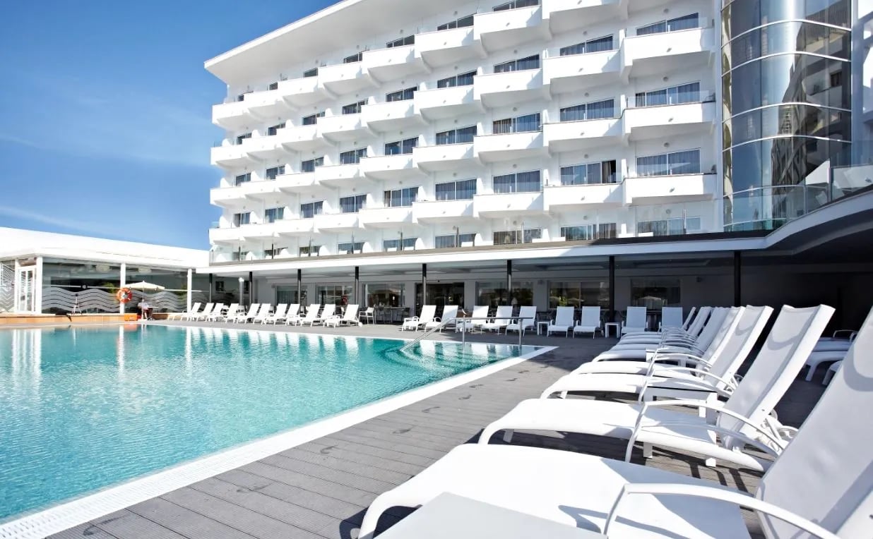 Grupotel Acapulco Playa – Zwembad bij gebouw, Playa de Palma