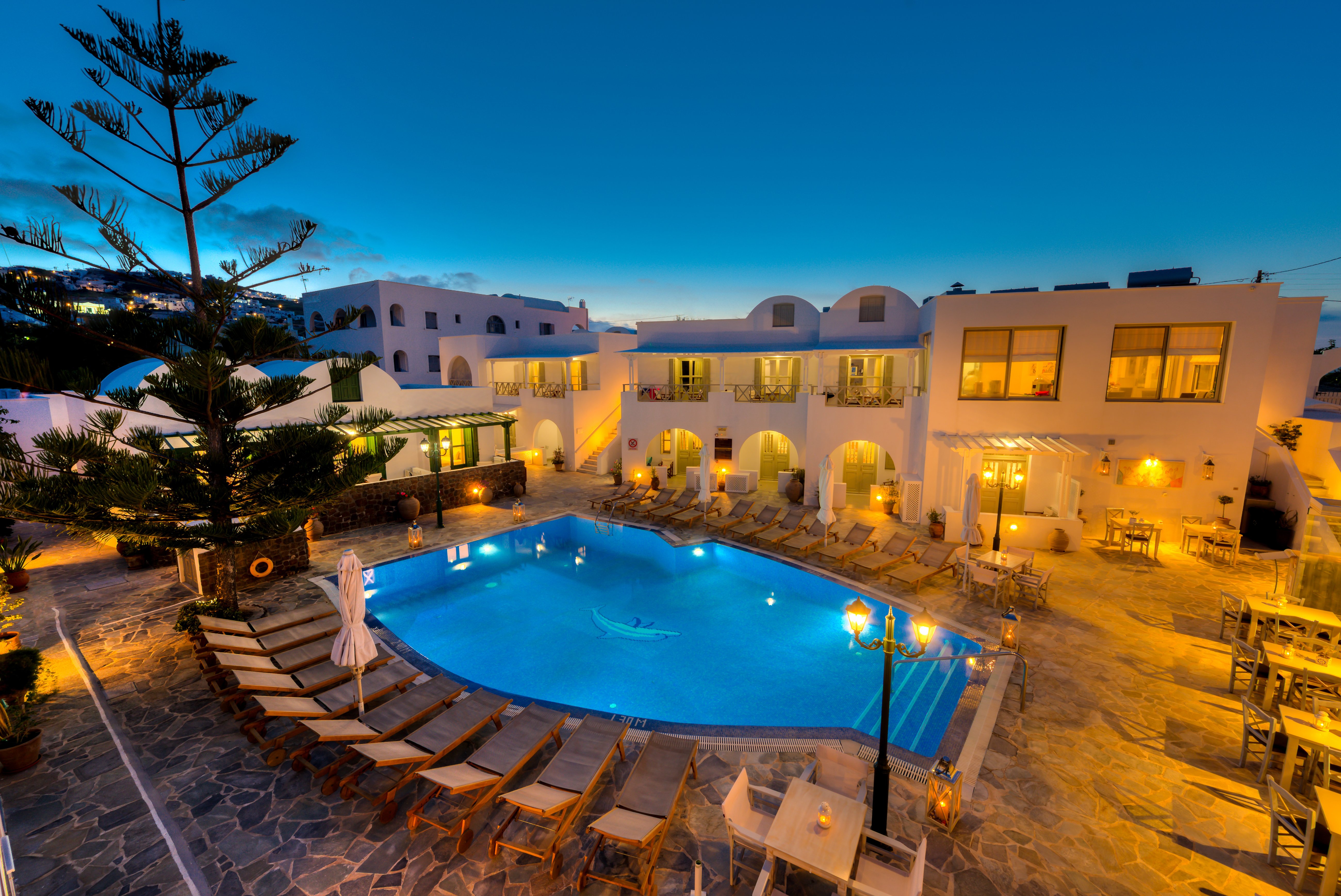 Hotel Mathios Village – Zwembad bij avond, Akrotiri