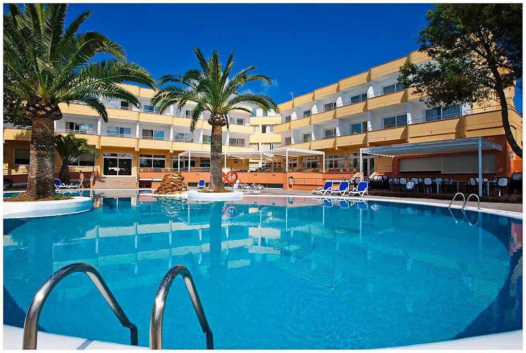 Hotel SPA Sagitario Playa – Zwembad met palmen, Ciutadella de Menorca