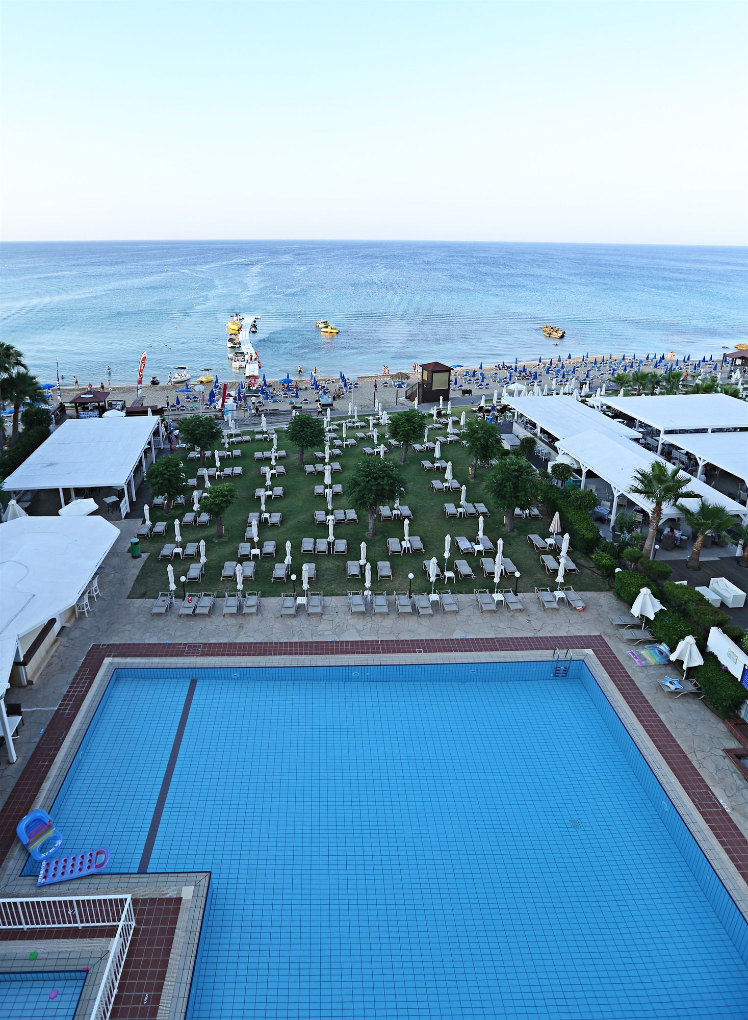 Iliada Beach Hotel – Zwembad vanuit de lucht, Protaras