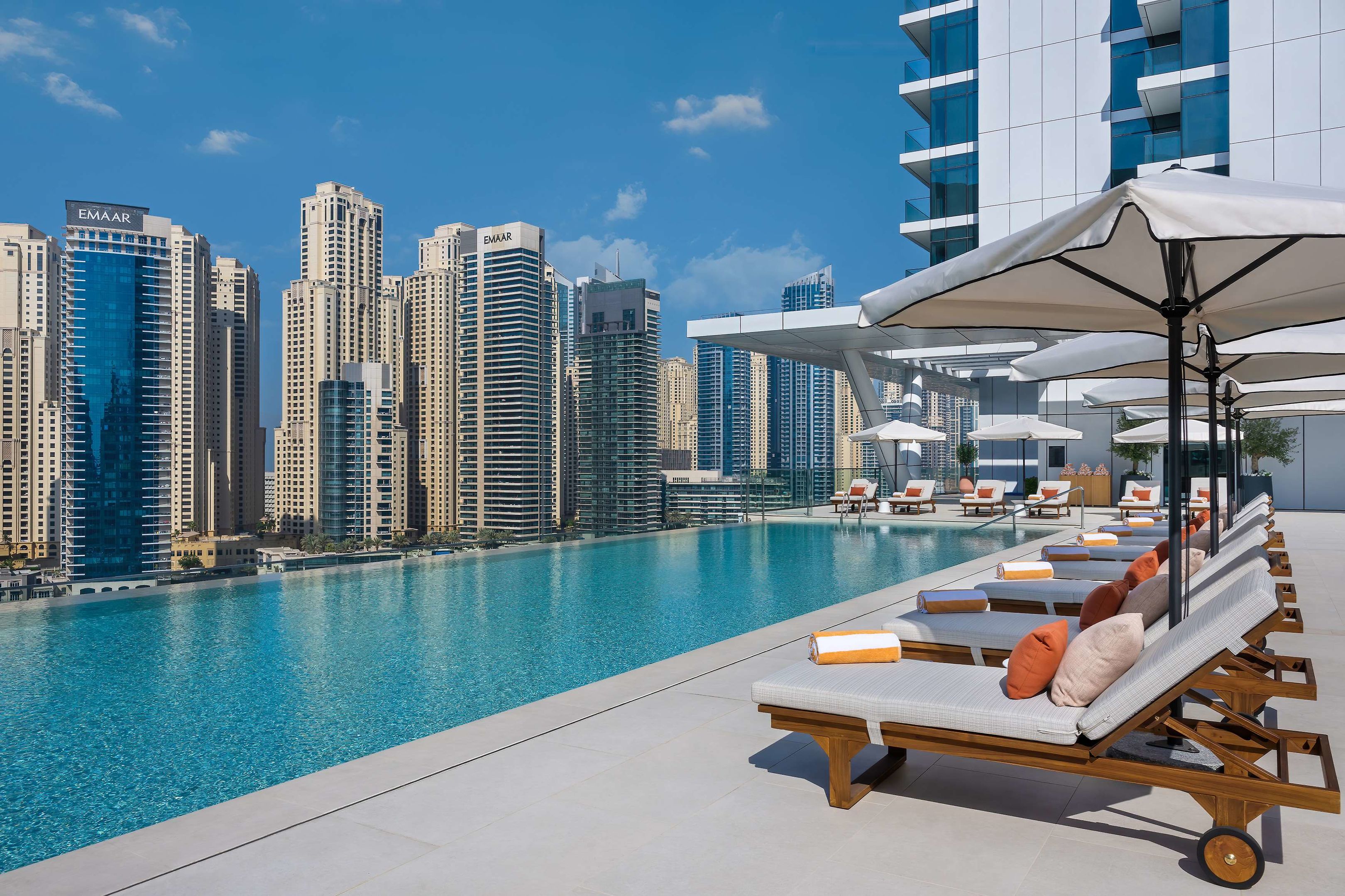 Vida Dubai Marina & Yacht Club – Zwembad met ligbedden, Dubai