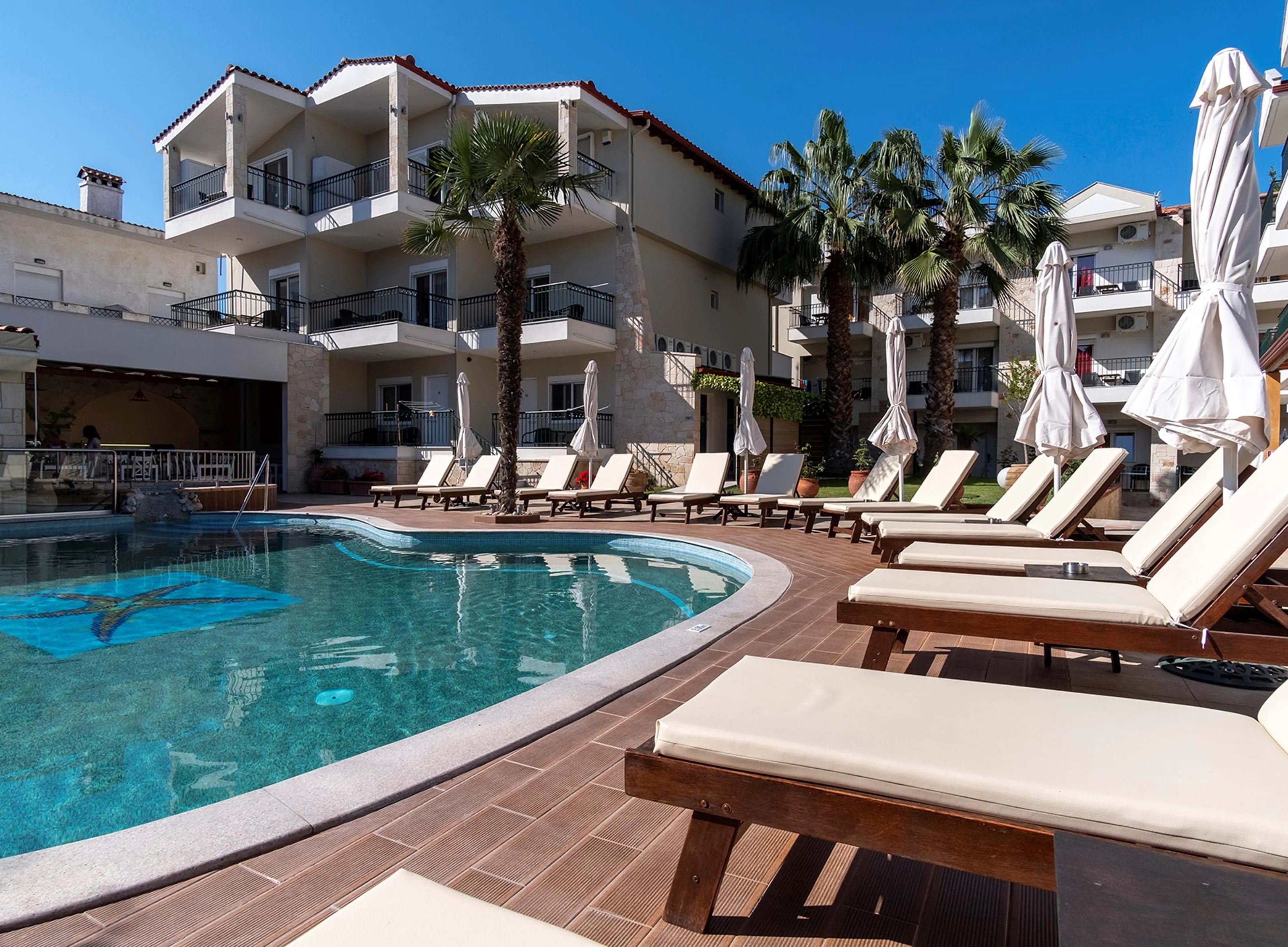 Hotel Olympia – Zwembad met ligbedden, Pefkochori