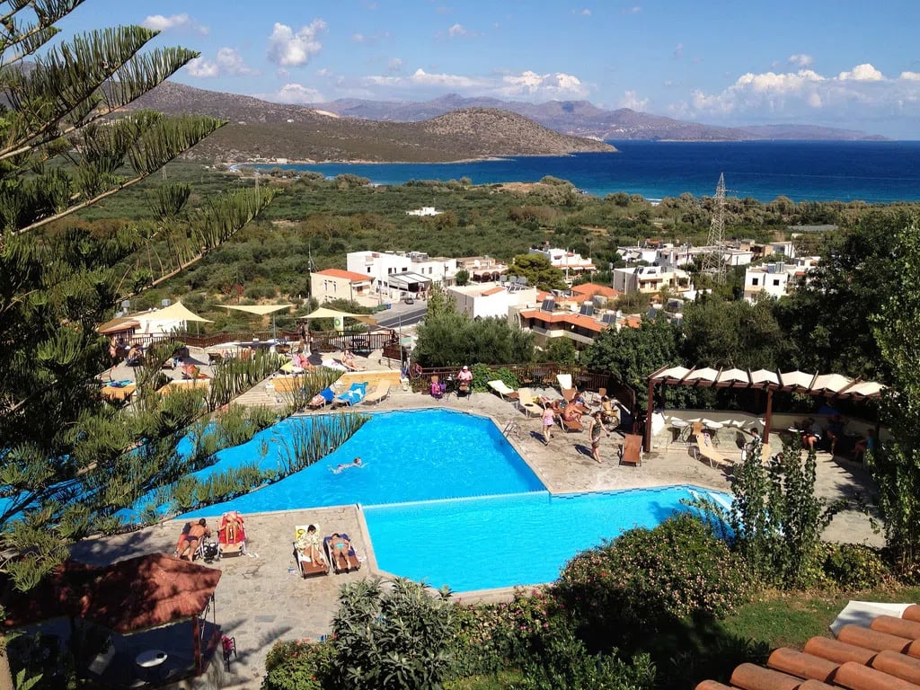 Elpida Village, Istro