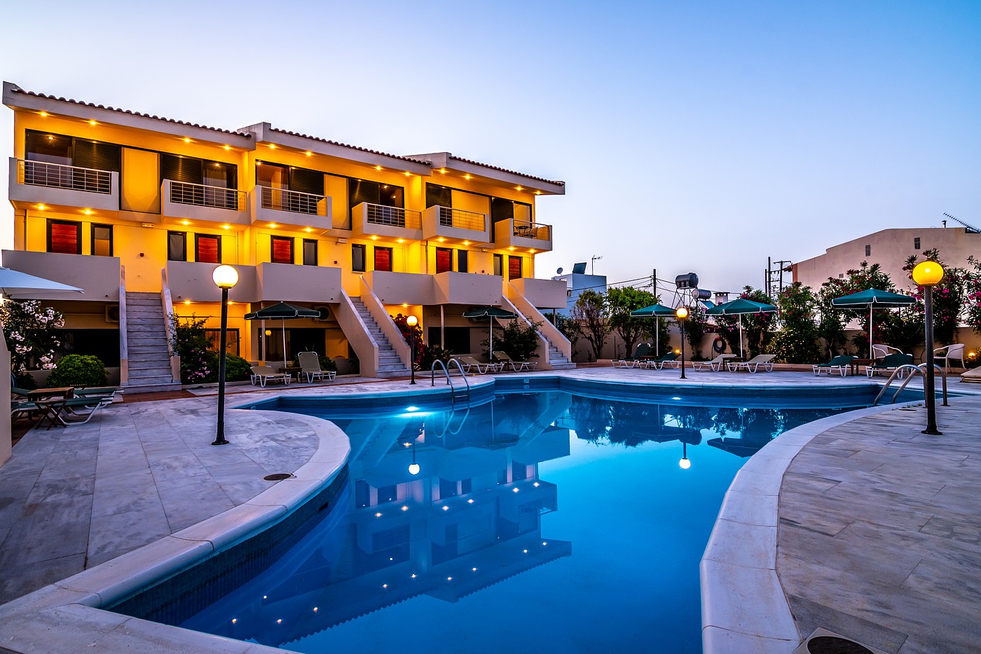 Orestis Hotel – Zwembad bij schemering, Stalos