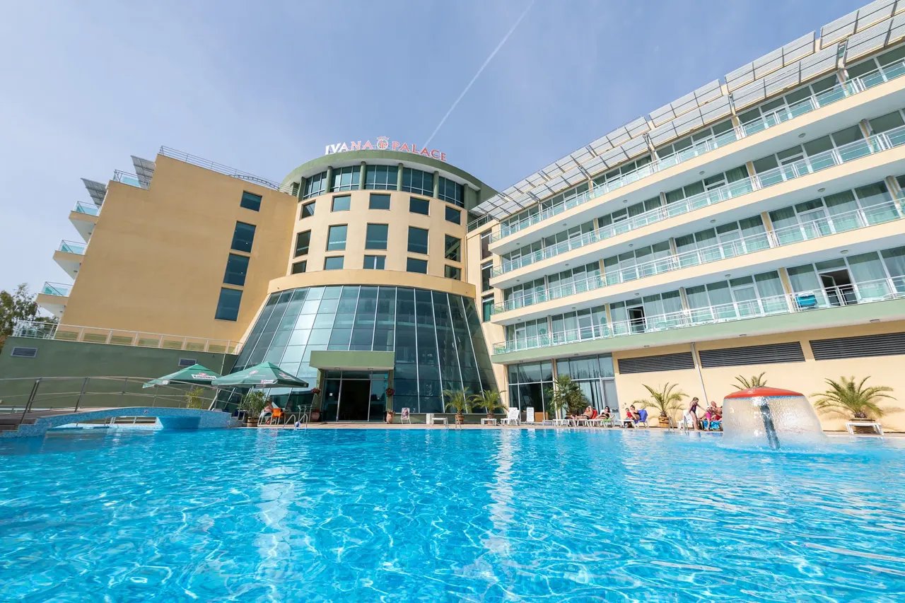 Hotel Ivana Palace – Zwembad met hotel, Sunny beach