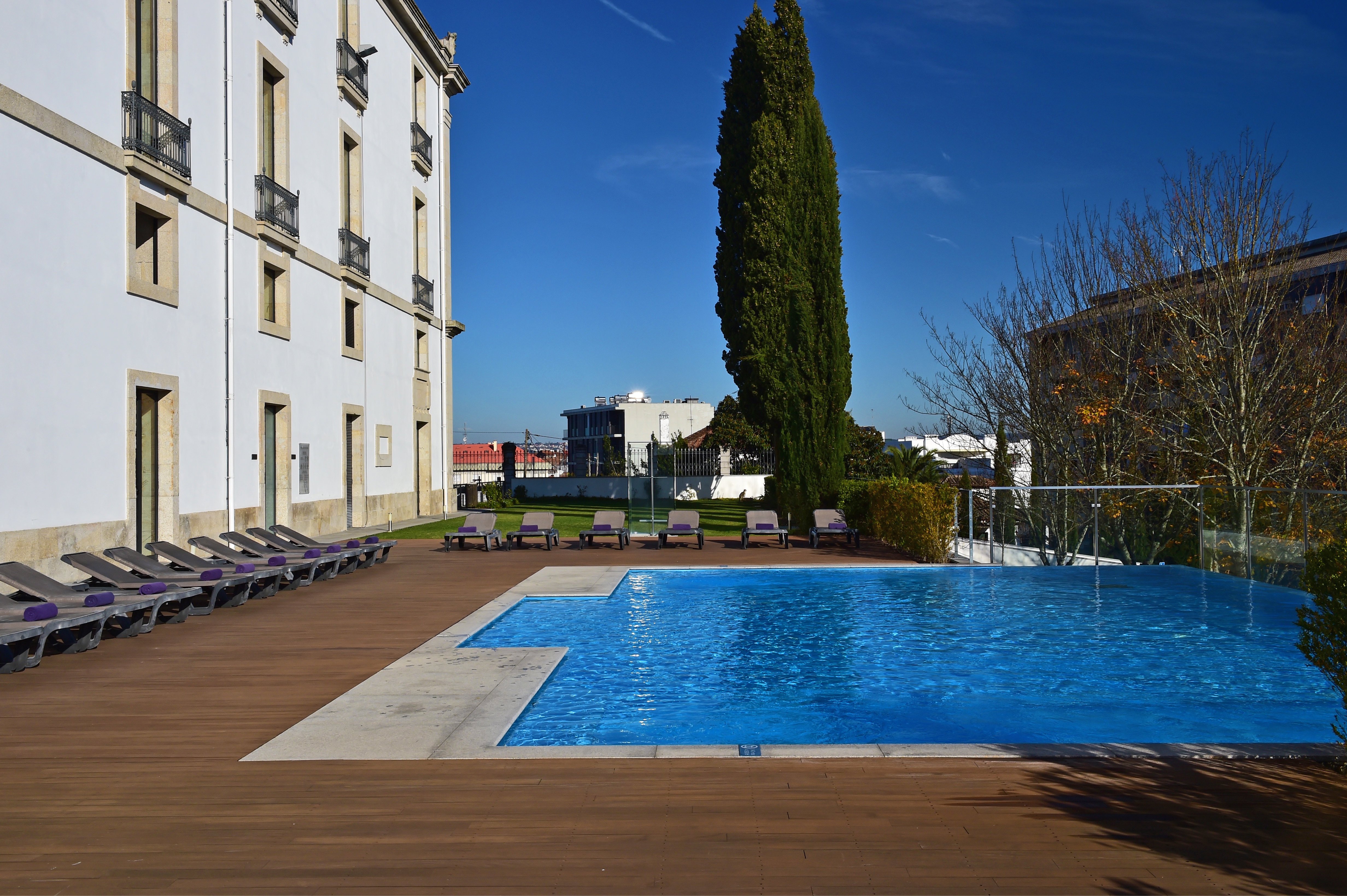 Pousada Viseu - Historic Hotel – Zwembad met ligbedden, Viseu
