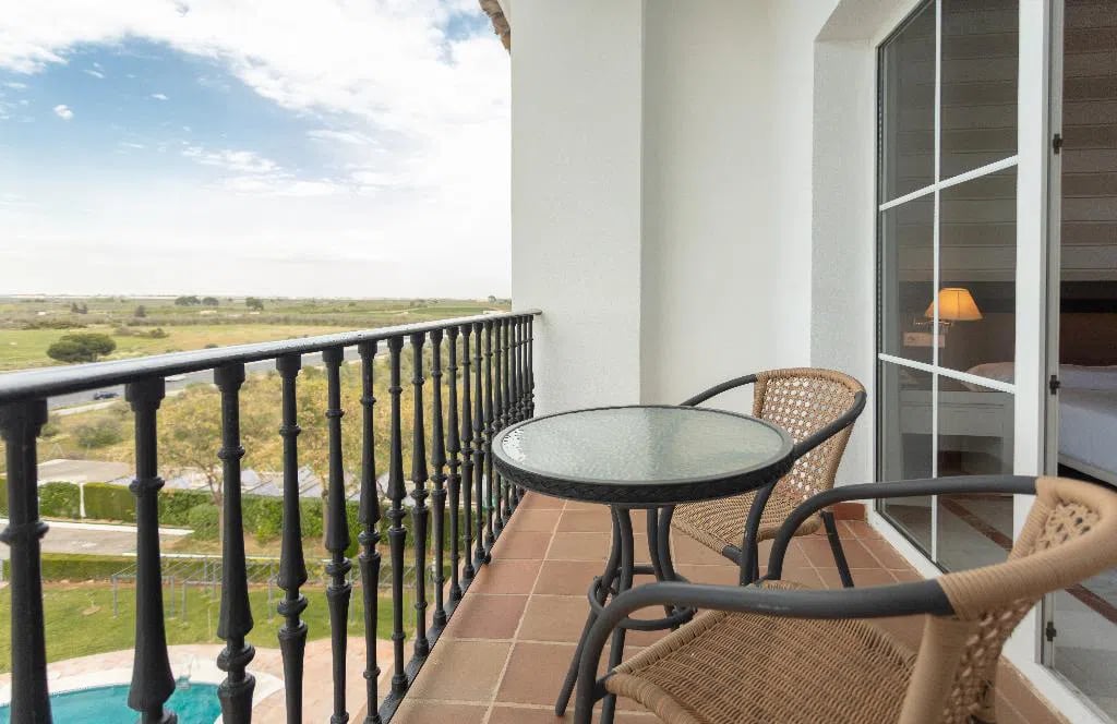 Hotel Abades Benacazon – Balkon met tafeltje, Benacazon