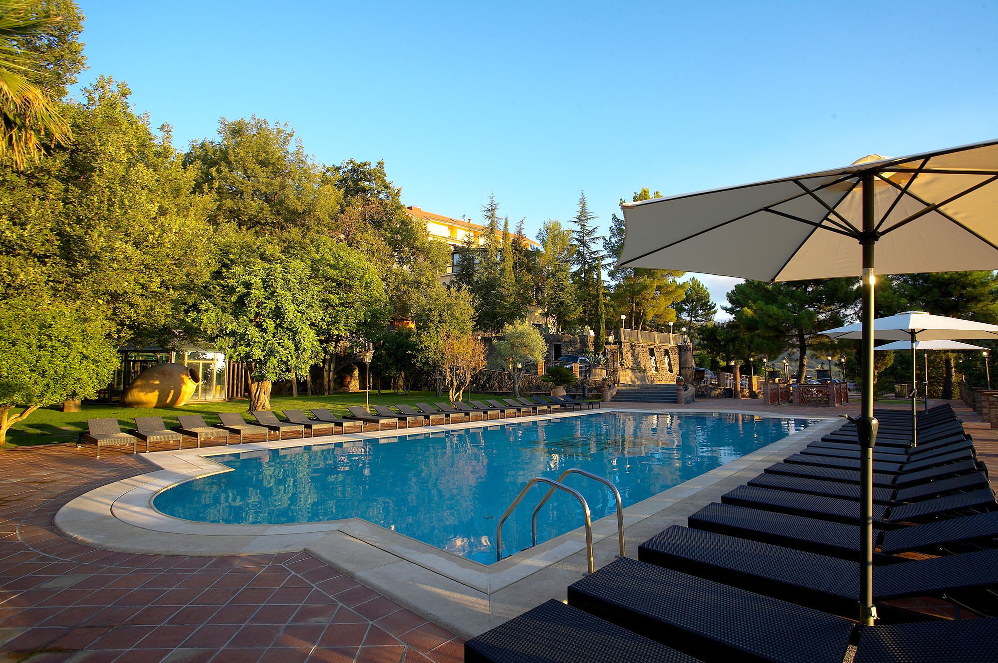 Airone Wellness Hotel – Zwembad met parasol, Zafferana Etnea
