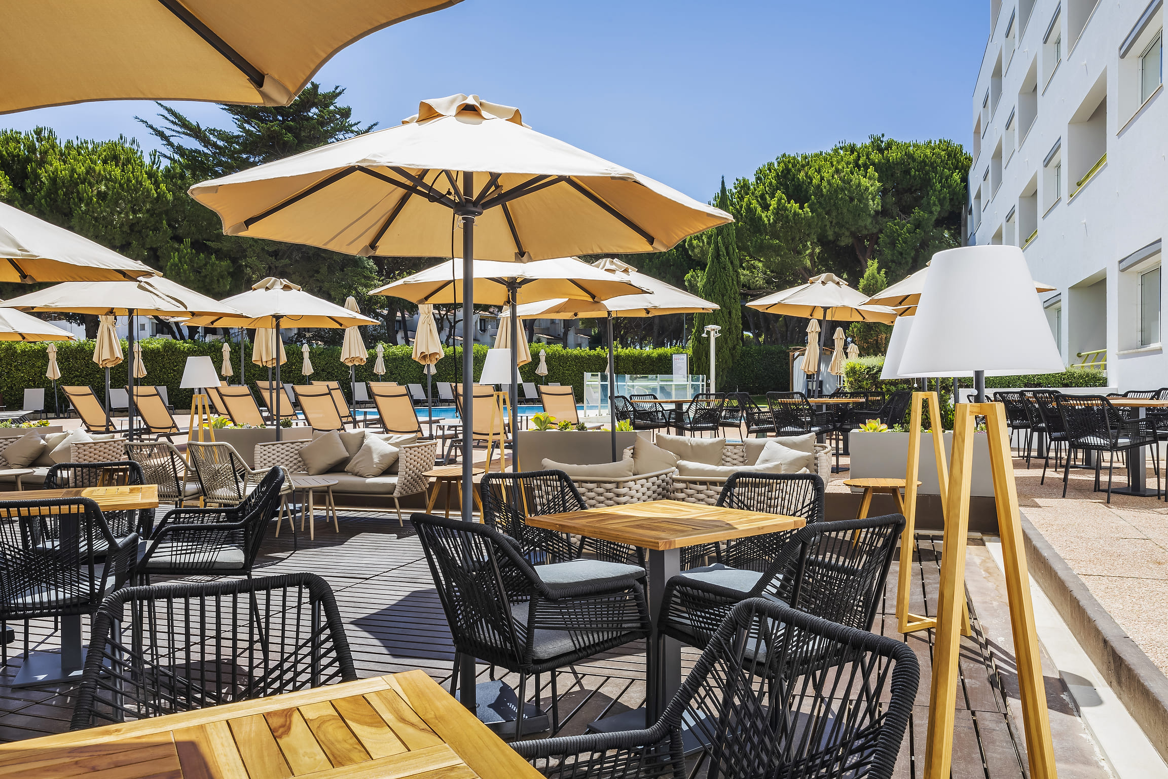 The Patio Suite Hotel – Terras met parasols, Albufeira