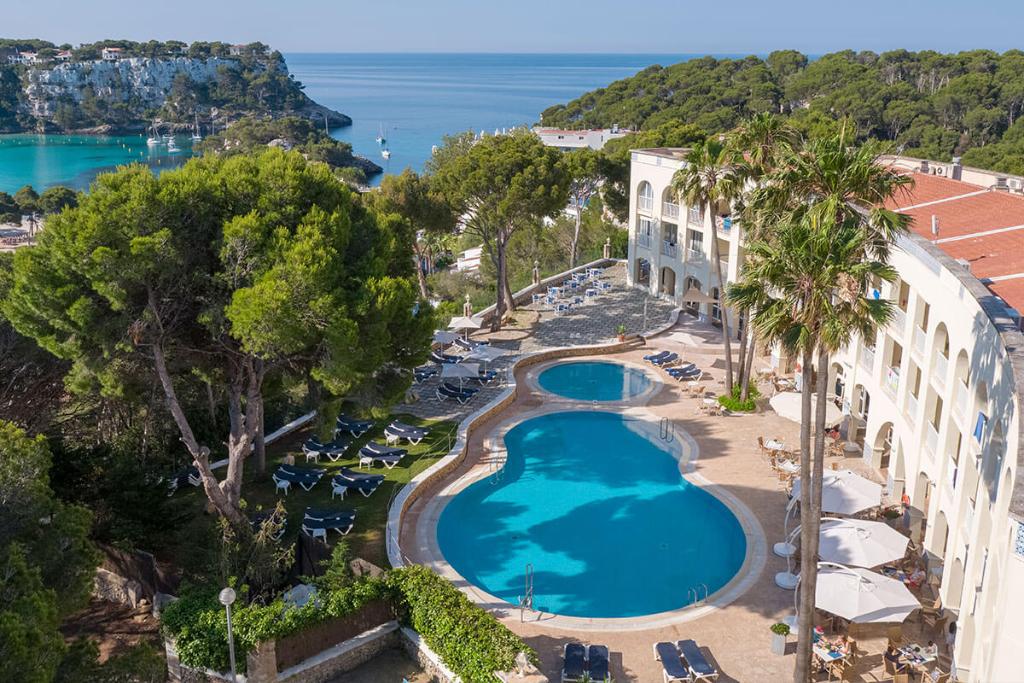 Aparthotel Floramar – Resort met baai van boven, Cala Galdana