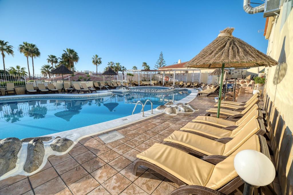 Ona Sueño Azul – Zwembad met parasol, Costa Adeje