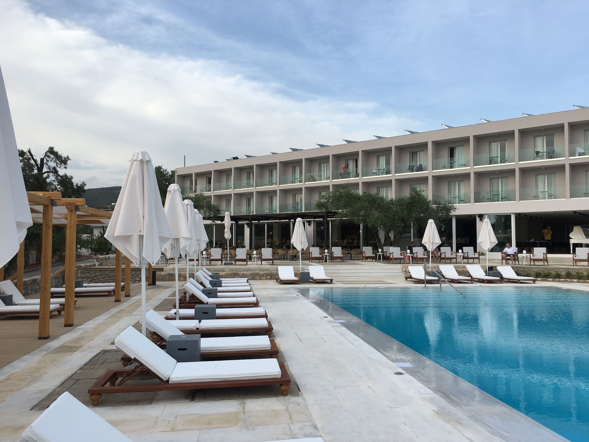 Amaronda Resort & Spa – Zwembad met ligbedden, Eretria