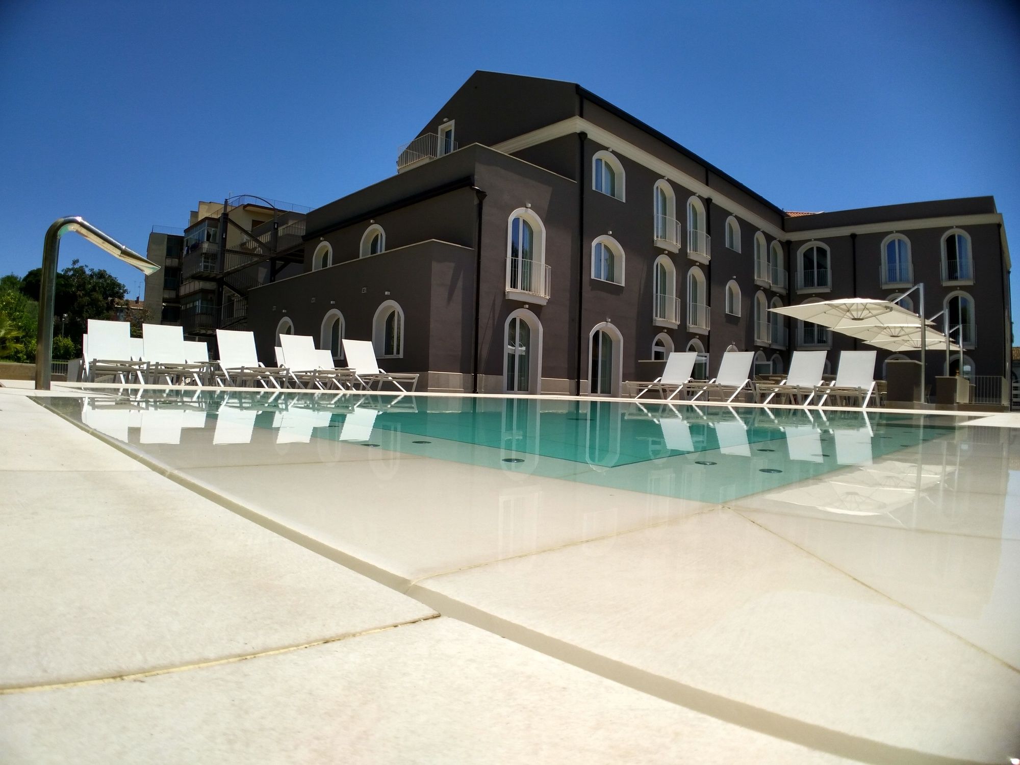 Airone City Hotel – Zwembad met ligbedden, Catania