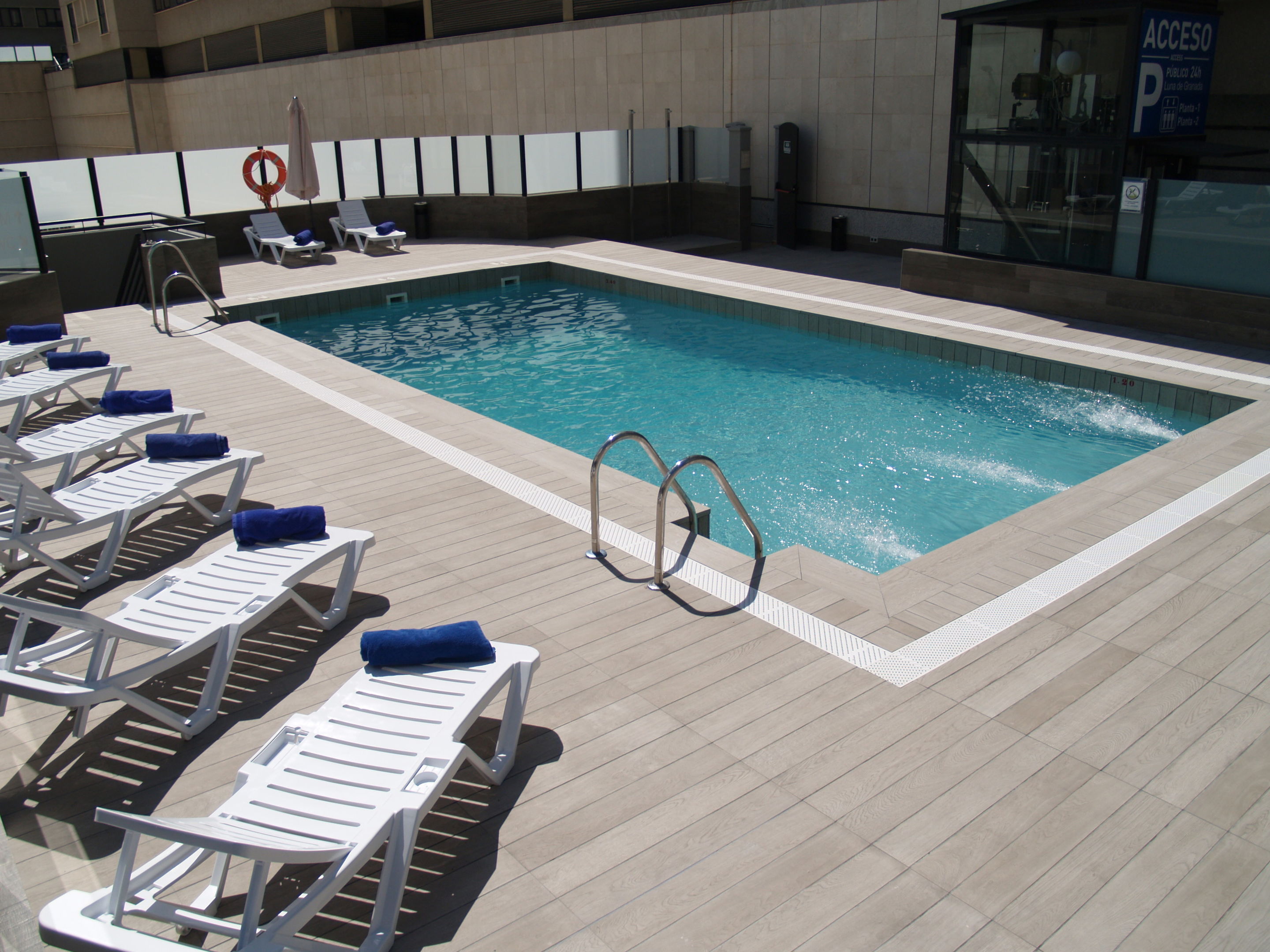 Gran Hotel Luna de Granada – Dakzwembad met ligbedden, Granada