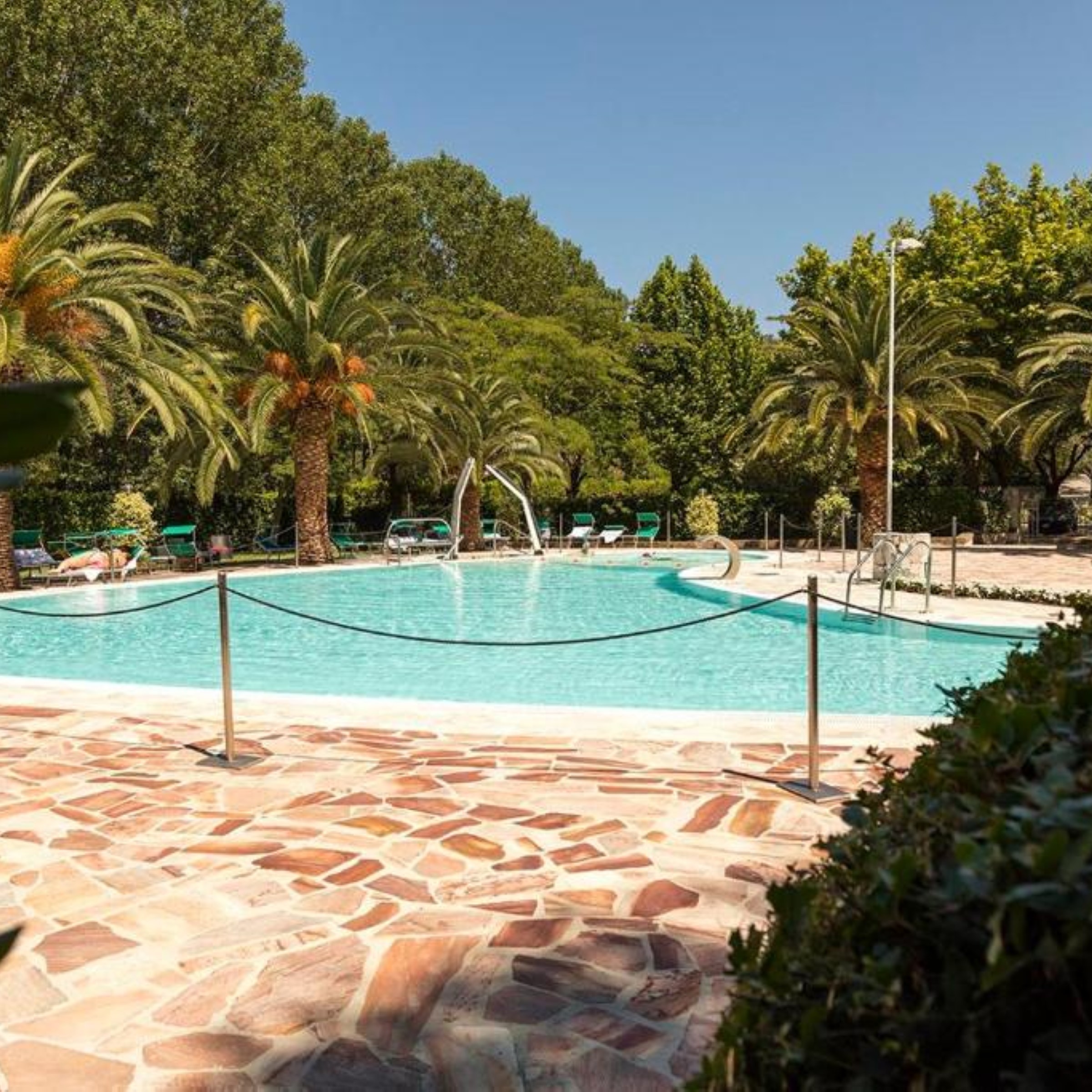 Seebay Hotel – Zwembad met palmen, Portonovo