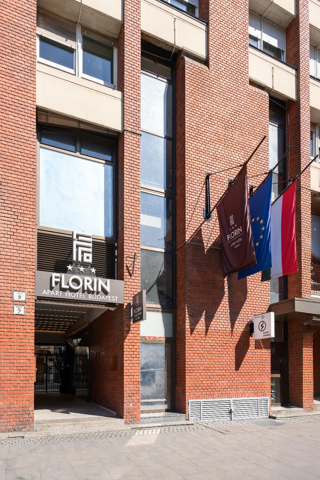 Florin Apart Hotel – Gevel met vlaggen, Boedapest